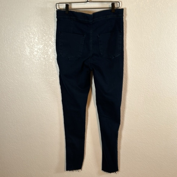 Free People High Waisted Dark Wash Frayed Hem Jeggings size 30 Long - Picture 2 of 6